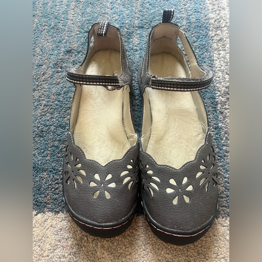JBU women’s sandals